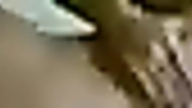 Худая узбечка в трусиках танцует